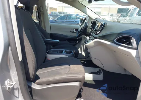 2021 Chrysler Pacifica Touring z USA, uszkodzony, nr VIN 2C4RC1FG9MR511632